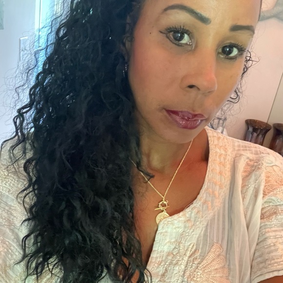 Meet your Posher, Shonia - Picture 1 of 1